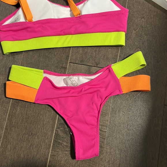 Shein Colour Block Bikini - Picture 3 of 4
